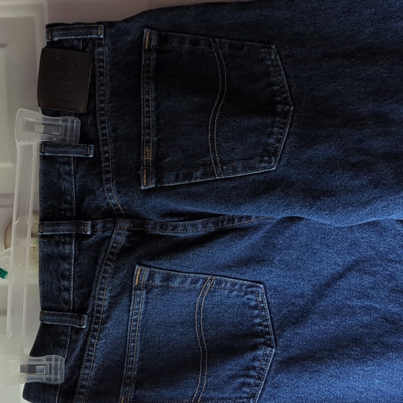 Gently Used Men's Lee Regular Fit Straight Leg Jeans. - Picture 13 of 13